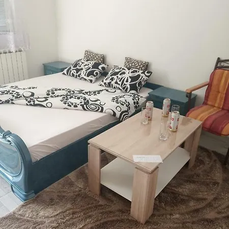 Renato Apartmans アパート *